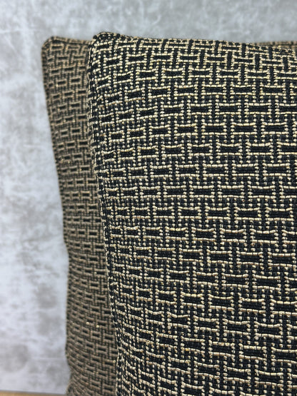 BOXED SQUARE PILLOW