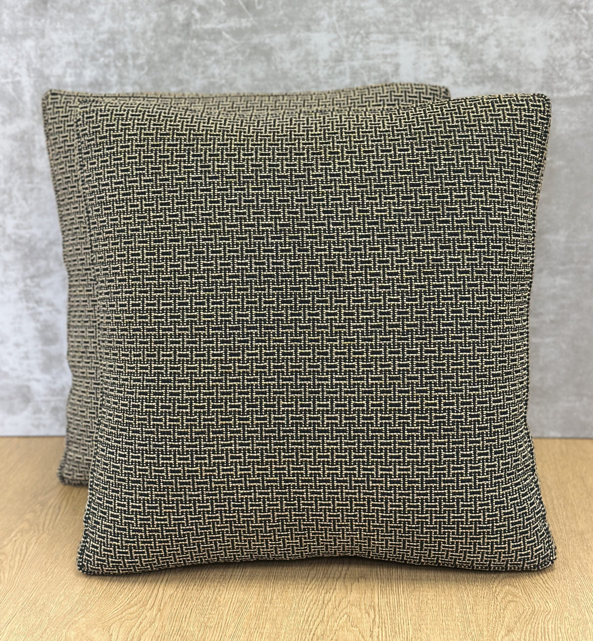 BOXED SQUARE PILLOW